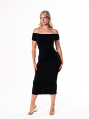 Robe longue gainante à épaules dénudés